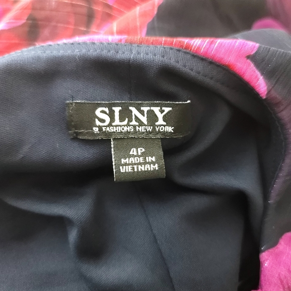 S.L Fashions Short Sleeve Floral Tiered Shift Dres - Picture 5 of 5